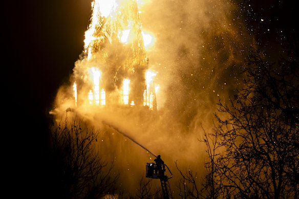 A fire broke out in the tower of the Vondelkerk in Amsterdam shortly after midnight.