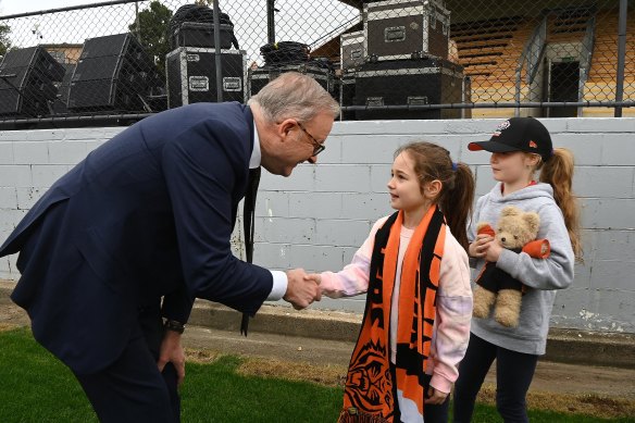 Prime Minister Anthony Albanese on home turf with West Tigers fans Amelie and Isabel Fergusson at Leichhardt Oval. 