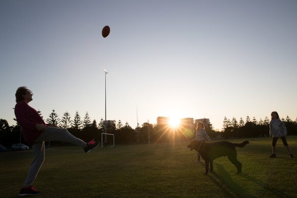 Tempe Reserve is 1.3 kilometres from Tempe High School, which regularly uses the park during schooldays. Newington College, which uses it on some afternoons, is located about 5 kilometres away in Stanmore.