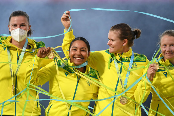 Tahlia McGrath, Alana King, Jess Jonassen and Alyssa Healy pose with their gold medals.