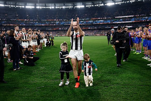 Steele Sidebottom of the Magpies is seen with children Ned and Matilda after his final match.