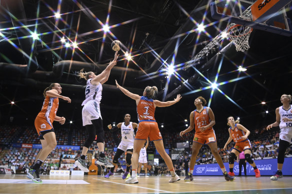 Lauren Jackson shoots for the Flyer in a game against Townsville.