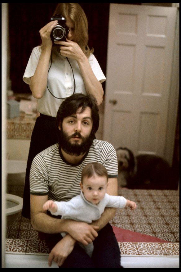 Linda McCartney, Self Portrait with Paul and Mary, London, 1969.