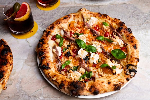 Acciughe e macadamia pizza.