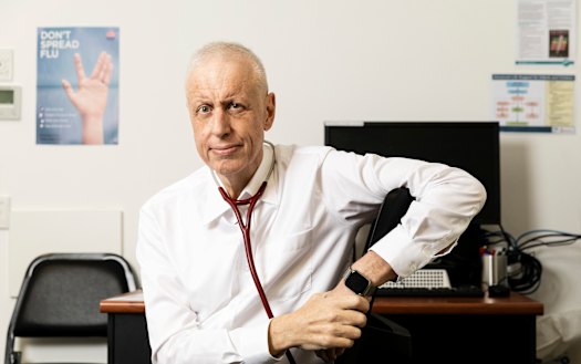 RACGP president Harry Nespolon says doctors must be allowed to bill Medicare for all coronavirus phone calls.