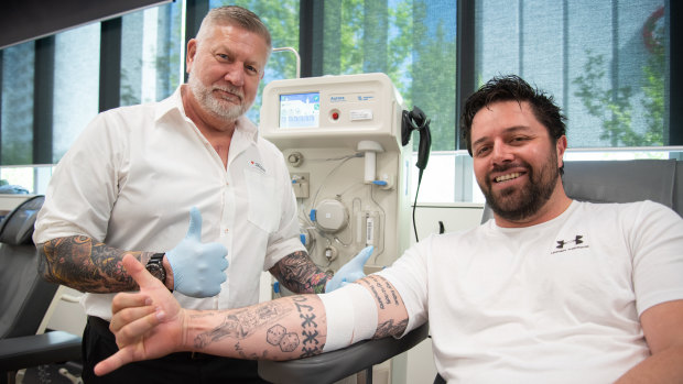 Australian Red Cross Lifeblood nurse Nigel Self and donor Drew Humphrey. 