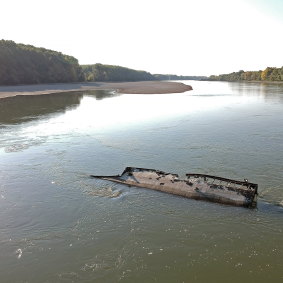 The wreck of a ship that sank during WWII revealed in the Danube