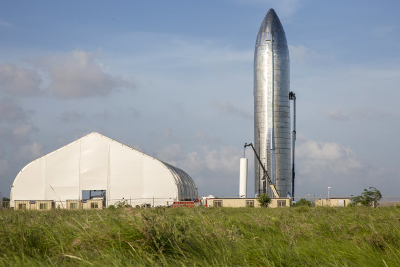 A SpaceX Starship may one day be used on the same mission as the NASA rocket tested this week.