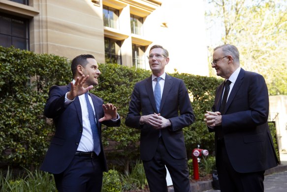 Sydney MP Alex Greenwich, Premier Dominic Perrottet and Prime Minister Anthony Albanese announce the tribute to the Queen in Sydney on Wednesday.