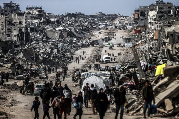 Palestinians continue to return to their homes after a ceasefire agreement between Israel and Hamas.