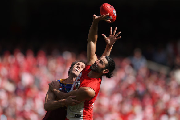 Sydney’s Brodie Grundy goes up against Darcy Fort in the ruck.