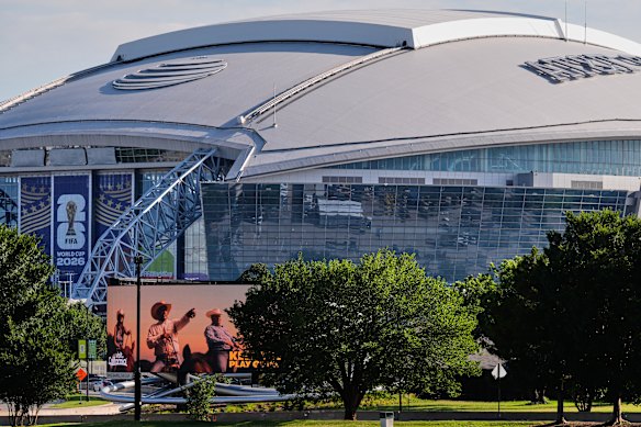 Hace calor en el estadio AT&T de Dallas, pero afortunadamente tiene techo.