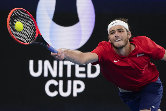 Taylor Fritz plays a forehand return to Hubert Hurkacz.