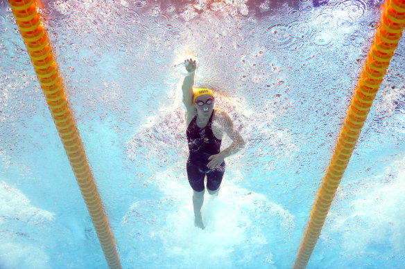 Ariarne Titmus is an expert at timing her run in the 400m freestyle.