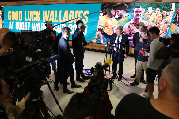 Eddie Jones talks with the press pack at Sydney Airport.