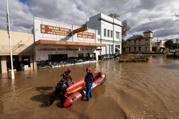 Flooding at Forbes caused by overflow at the Lachlan River. 