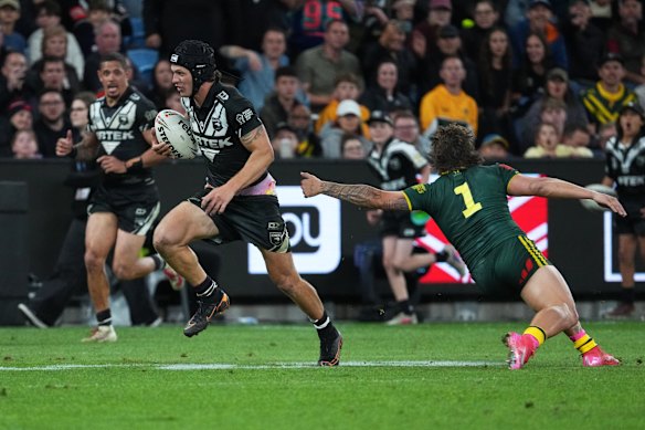 Kalyn Ponga steps past Reece Walsh.