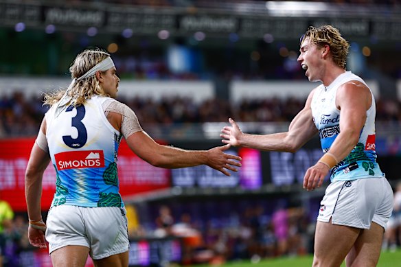 Bailey Smith e Tanner Bruhn novamente causaram impacto em Geelong.