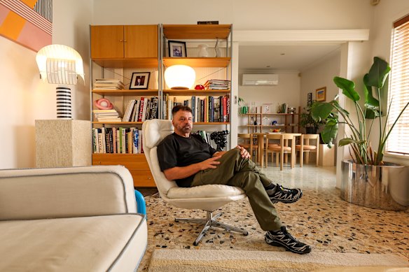 Con Skordilis’ collected of vintage IKEA includes the PS Nybygge 2012 shelves in his kitchen, the 1970 Mila chair, and the 2002 Jonisk lamp (rear).