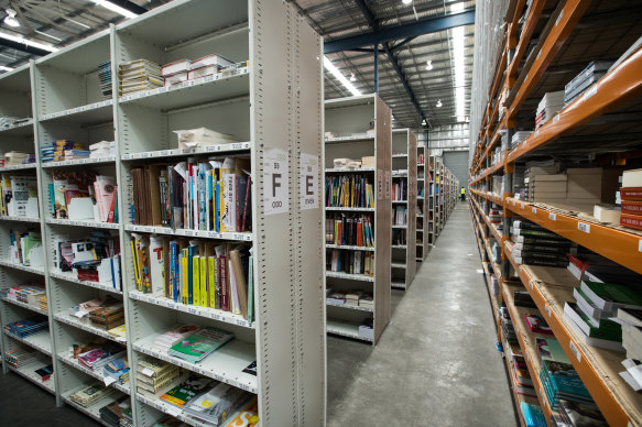 Booktopia斧165个工作作为管理员领域买家的兴趣