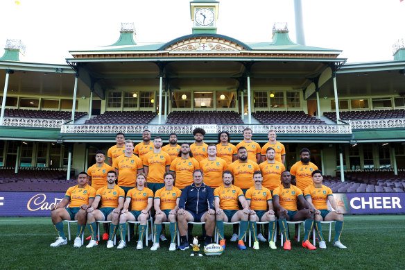 The Wallabies pose for a photo on Friday at the SCG ahead of the third Test against England. 