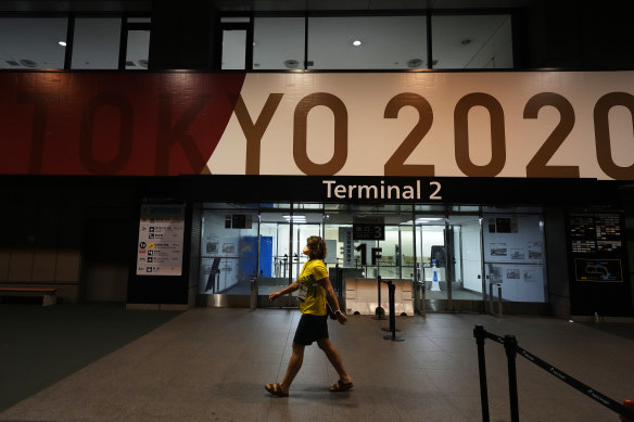 Customs at Tokyo’s Narita Airport 