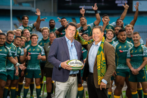 Hamish McLennan and Phil Kearns with the Wallabies in 2020.