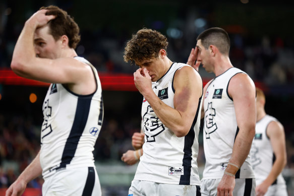 Charlie Curnow and his teammates look dejected after their loss to Melbourne.