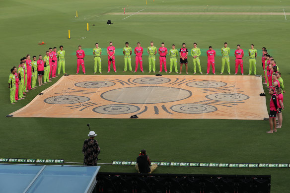 Sixers and Thunder players take part in a barefoot circle before last week's Sydney Smash in Canberra.