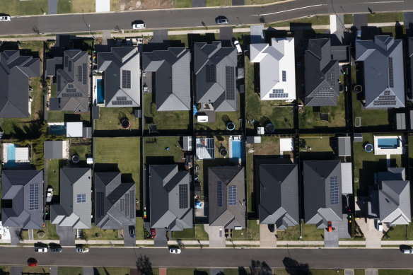 The Reserve Bank estimates about 5 per cent of borrowers were not earning enough to meet essential costs and mortgage payments.