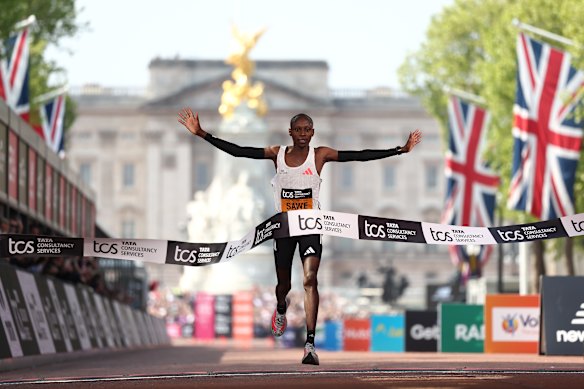 Sabastian Sawe crosses the finish line to win the Men’s 2025 TCS London Marathon.
