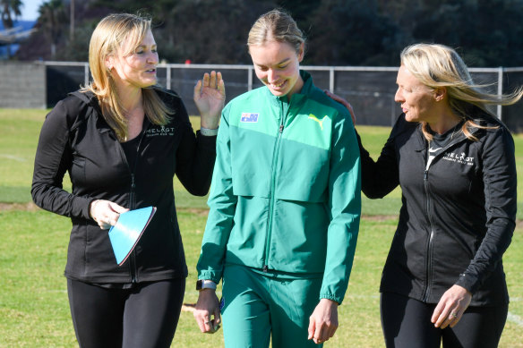 Mali Lovell, with her coaches Melinda Gainsford-Taylor and Katie Edwards. 