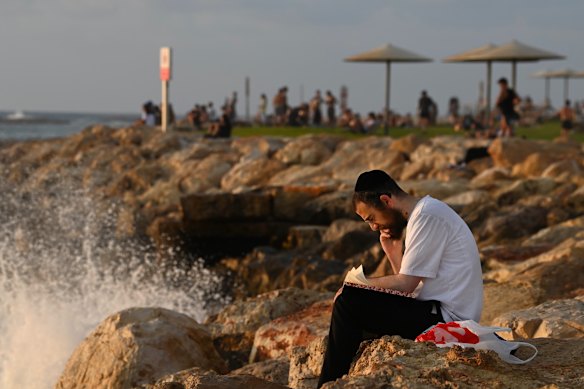 In the hours in front of the Iran Lengine on the rocks on the rocks on the teliv, israel. 