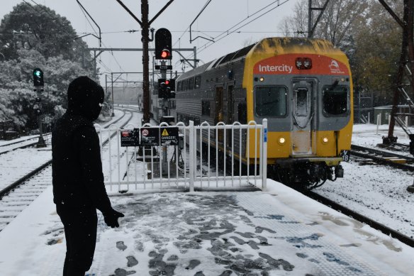 A V-set train travels through the Blue Mountains in winter.