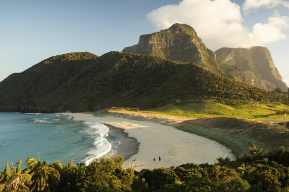 Blinky Beach’s water stays between 20 and 27 degrees year-round.