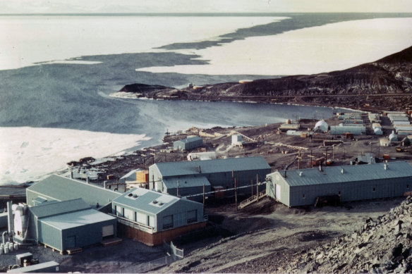 McMurdo Station in 1965, with the buildings housing the reactor in the foreground.