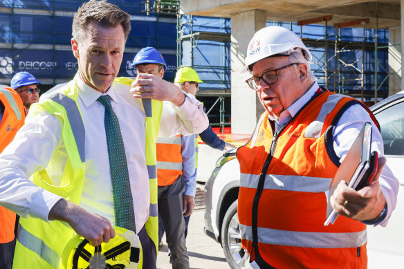 NSW Premier Chris Minns and Building Commissioner David Chandler.