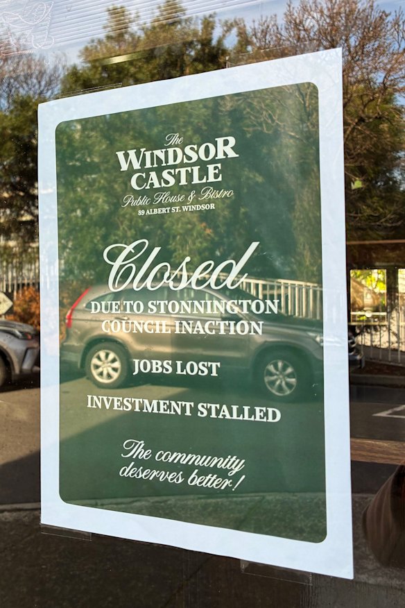 A sign on the window of the Windsor Castle Hotel.
