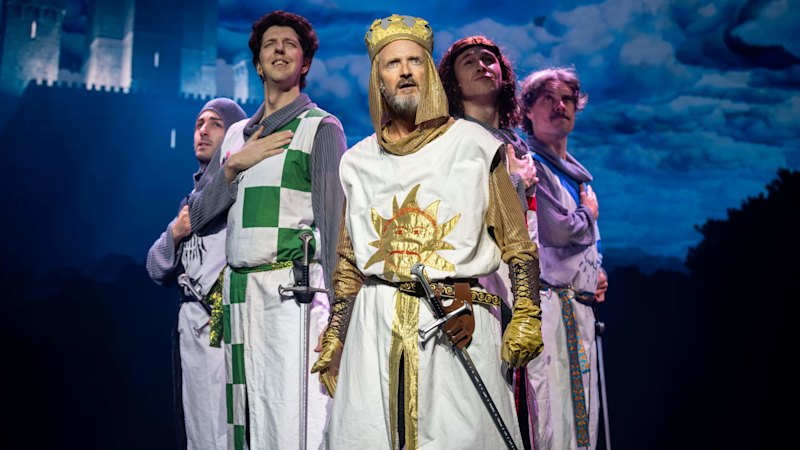 Stephen Curry takes on King Arthur in Monty Python's Spamalot at Sydney (australia) — SMH