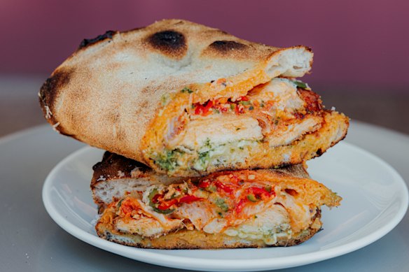 A cotoletta de frango panuozzo com vodca picante.