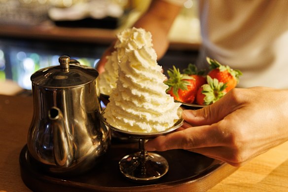 Chocolat chaud with cream.