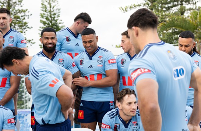 NSW Blues stars band together to defend coach Laurie Daley