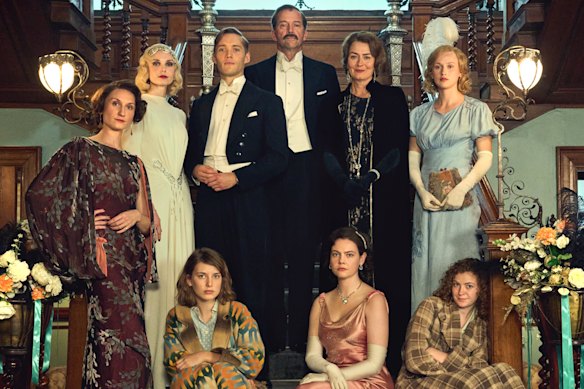  Anna Chancellor, James Purefoy, Zoe Brough, Isobel Jesper Jones, Shannon Watson, Toby Regbo, Bessie Carter, Joanna Vanderham, and Orla Hill are the Mitfords in Outrageous. 