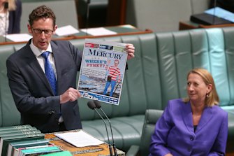 Labor MP Sharon Bird, right, during parliamentary question time in 2015. 