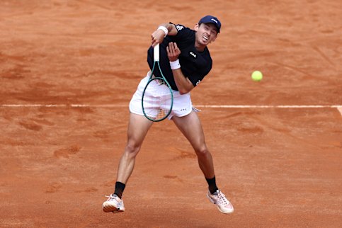Alex de Minaur once hated playing on clay, but now believes he can beat anyone on the surface.