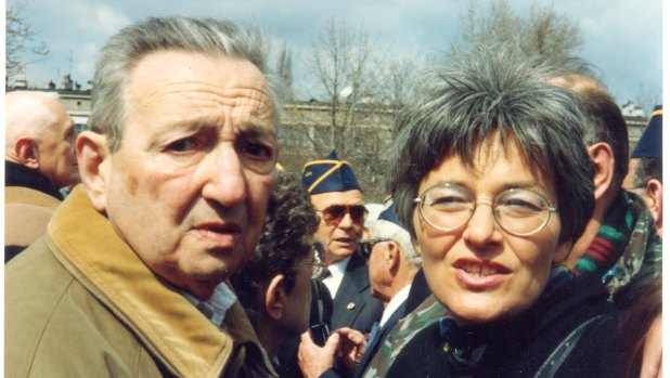 Marek Edelman (left) with Paula Sawicka in Poland in 1993. 