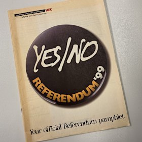 The official pamphlet laying out the Yes and No cases from the 1999 republic campaign.
