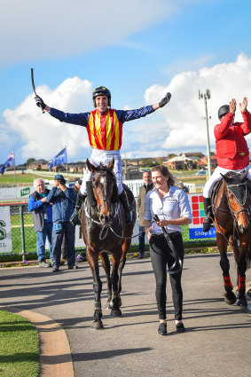 A jubilant McCarthy returns to the mounting yard.