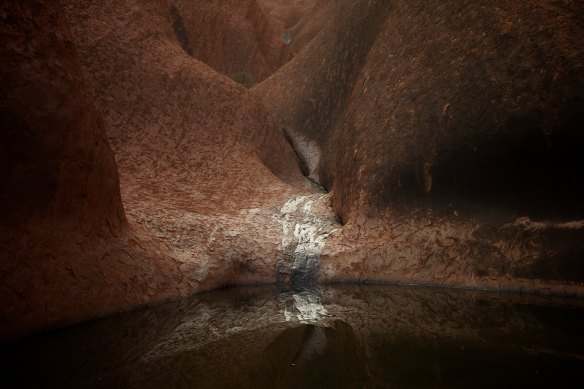 Mutitjulu Waterhole, where Bill McKinnon killed Yokununna.