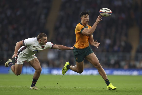 Joseph Suaalii taps on the ball to a support players.
